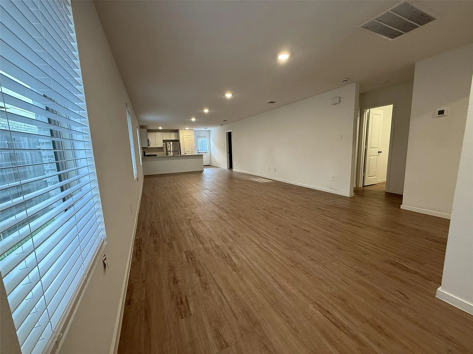 3 bed, 2.0 bath, 1470 sqft, $1,950 — Photo 3
