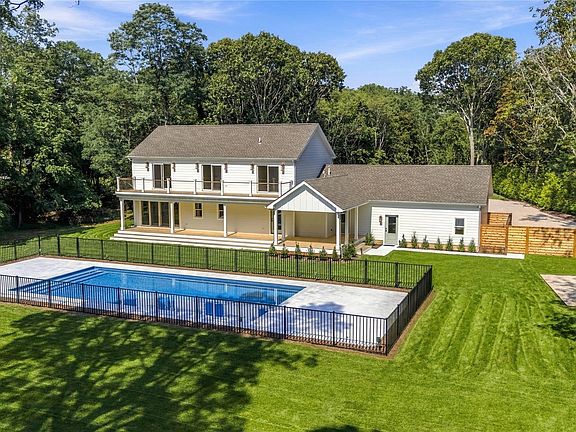 4th image of 795 Bayview Avenue