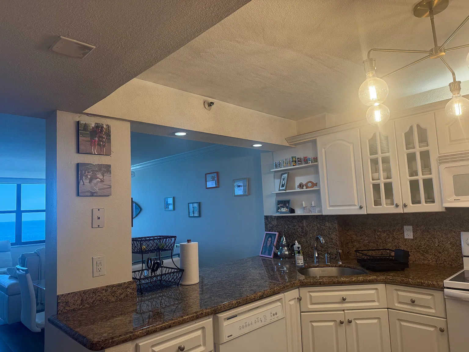 2 bed, 1034 sqft, $6,550 — Photo 3