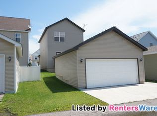 2846 Faulkner Dr, Chaska, MN 55318