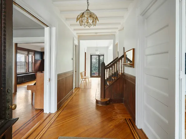 792 East 21st Street image 2 of 27