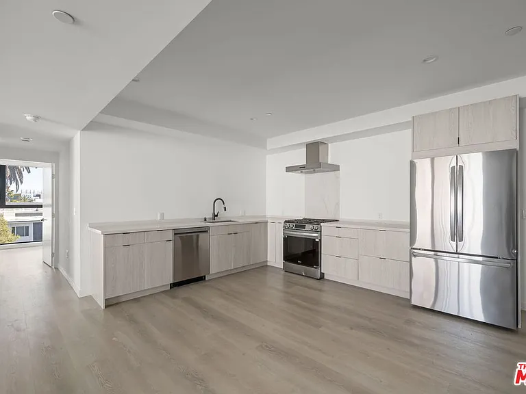 3755 S Canfield Ave #301 — Photo 2