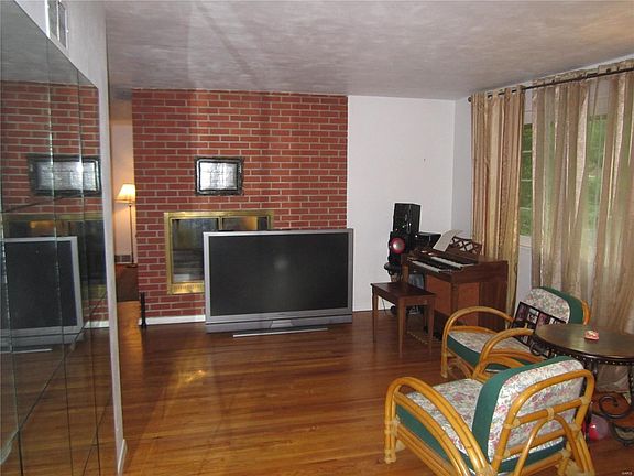 3rd image of 10056 Briarwood Dr