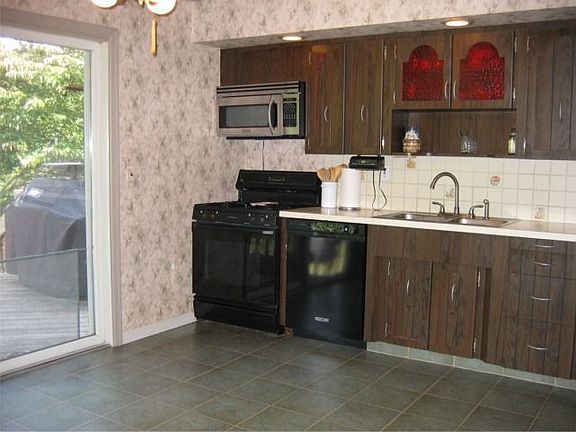 spacious Eat-in Kitchen