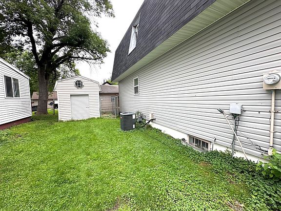 3rd image of 337 W Okabena St