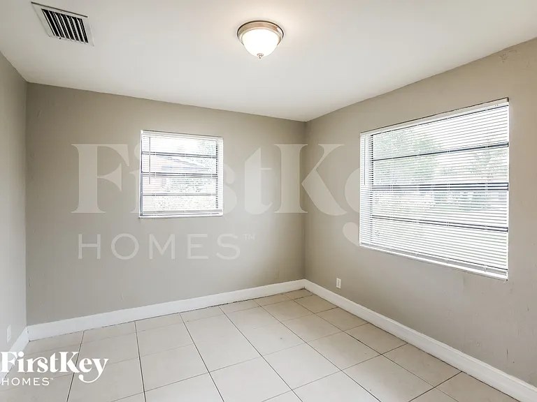 4951 SW 16th St — Photo 13