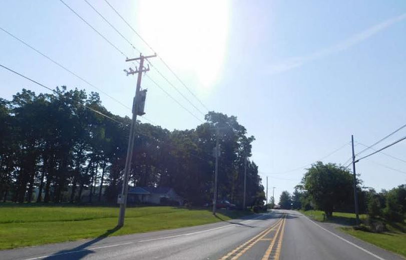 2nd image of 28 W Conestoga Rd