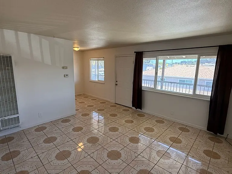 Bush Ave, 2114 — Photo 3