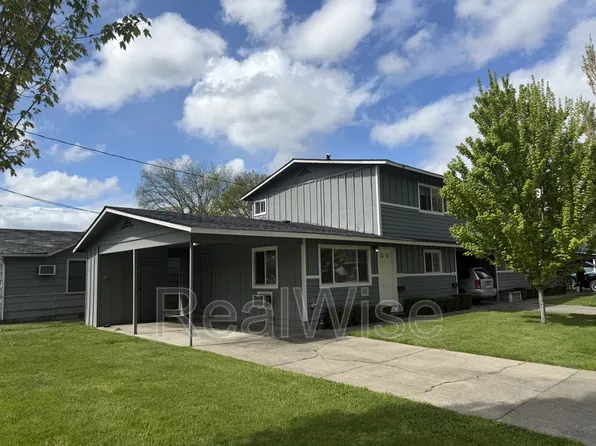 716 SE 9th St, Grants Pass, OR 97526