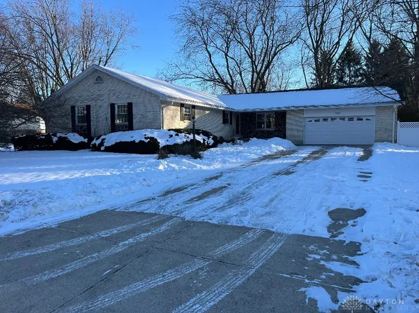 7656 Belle Plain Dr, Huber Heights, OH 45424