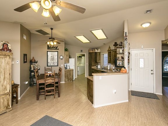5th image of 200 Jade Ln