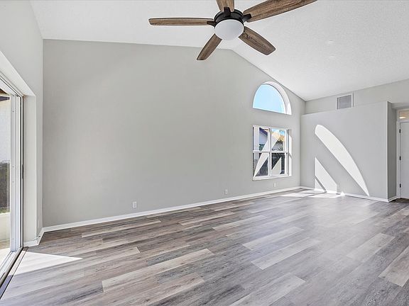 4th image of 4998 Tamarack Trl