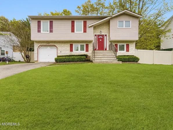 869 Hearthstone Drive, Lakewood, NJ 08701