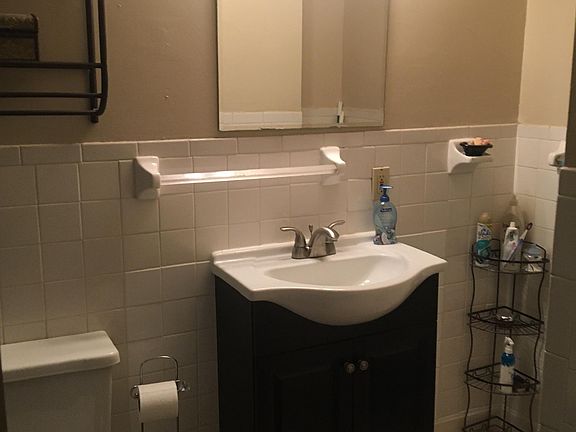 2nd image of 423 Plum St #3