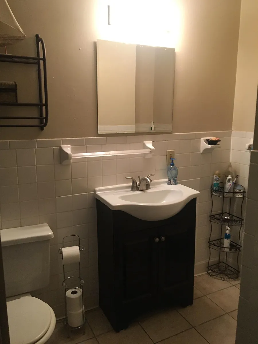 Building Photo - 423 Plum St #3