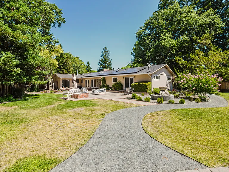 35 Sandra Ct — Photo 30