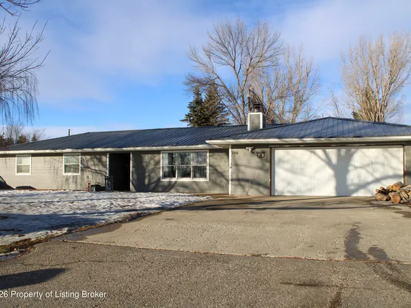 706 1st St N, New Town, ND 58763