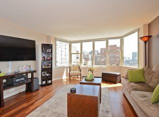 525 W Hawthorne Pl #1505, Chicago, IL 60657