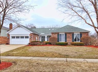1217 Brian Cir, Libertyville, IL 60048