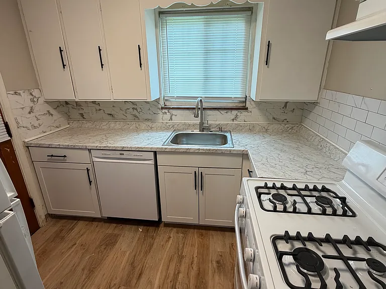 108 N Huron Ave — Photo 2