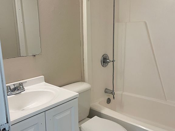 3rd image of 2617 Rose Dr