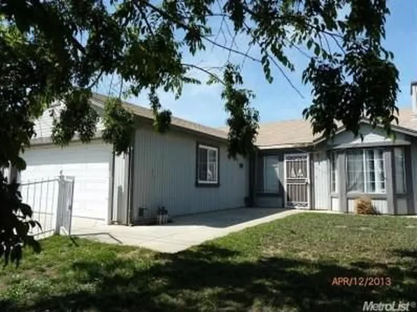721 F St, Livingston, CA 95334