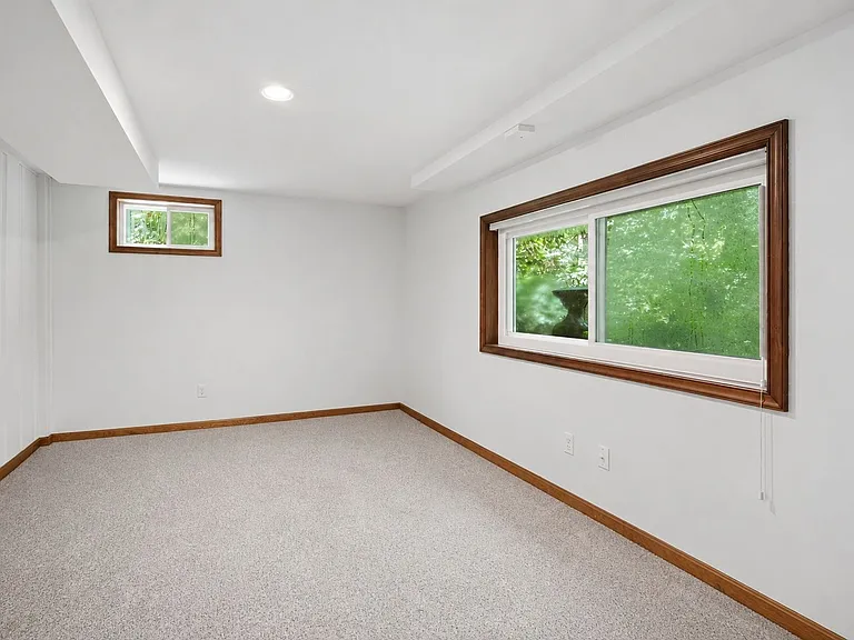 110 Devon Ct — Photo 20