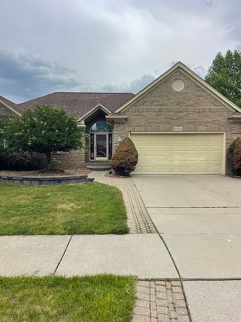 4 bed, 2200 sqft, $2,900 — Photo 1