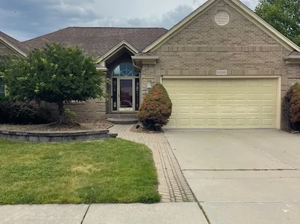 16193 Darlene Dr, Macomb, MI 48042