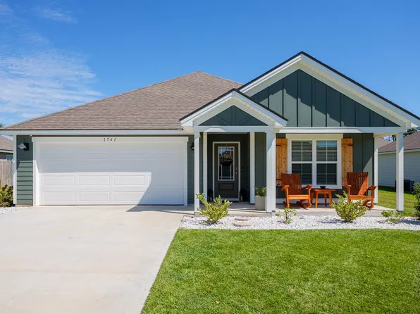 1741 Phillips Cir, Hahira, GA 31632