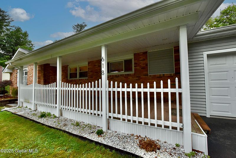 3rd image of 618 Maywood Avenue