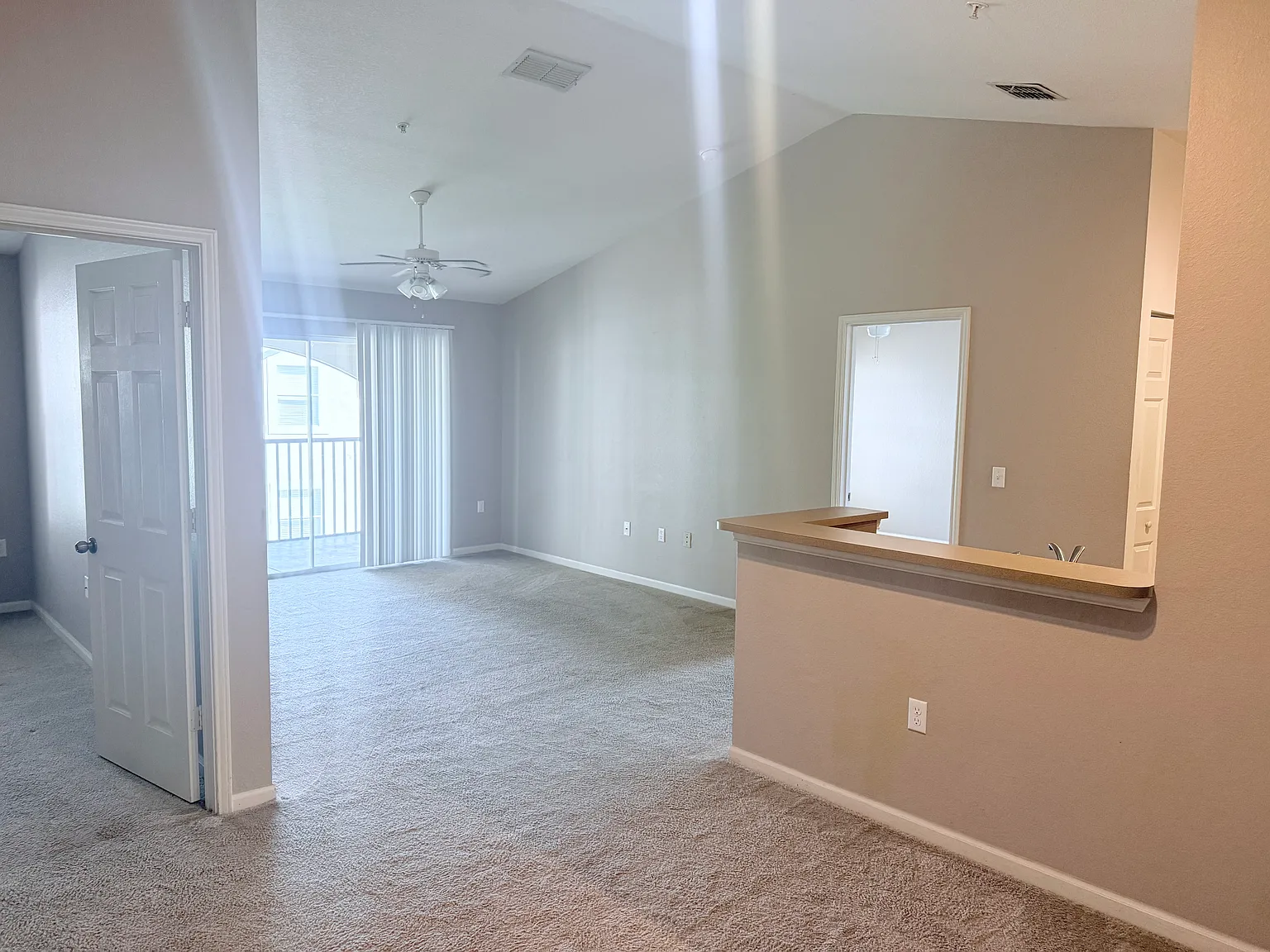 2 bed, 1006 sqft, $1,725 — Photo 3