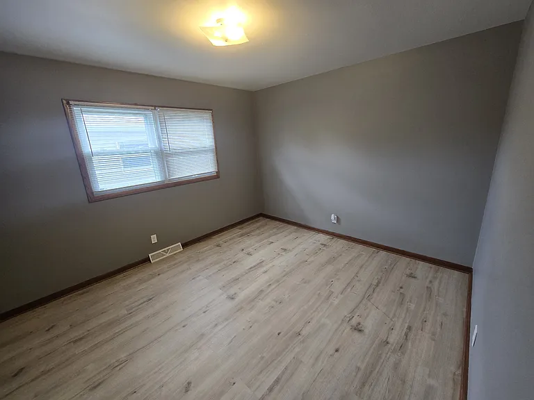 3477 S Kansas Ave — Photo 24