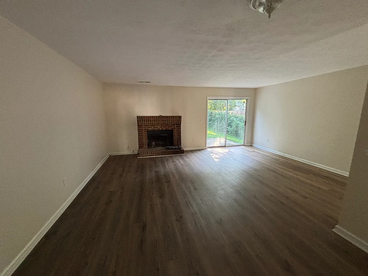 2 bed, 2.5 bath, 1360 sqft, $1,895 — Photo 3