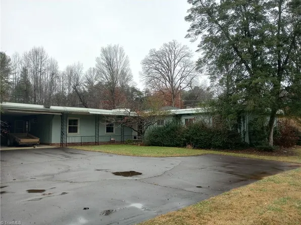 2668 Wessex Rd, Winston Salem, NC 27106