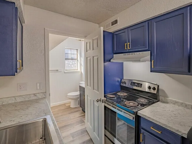 2720 SW 74th St — Photo 3