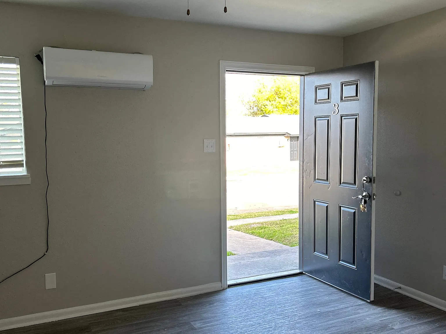 Soaring Eagle Apartments — Photo 4