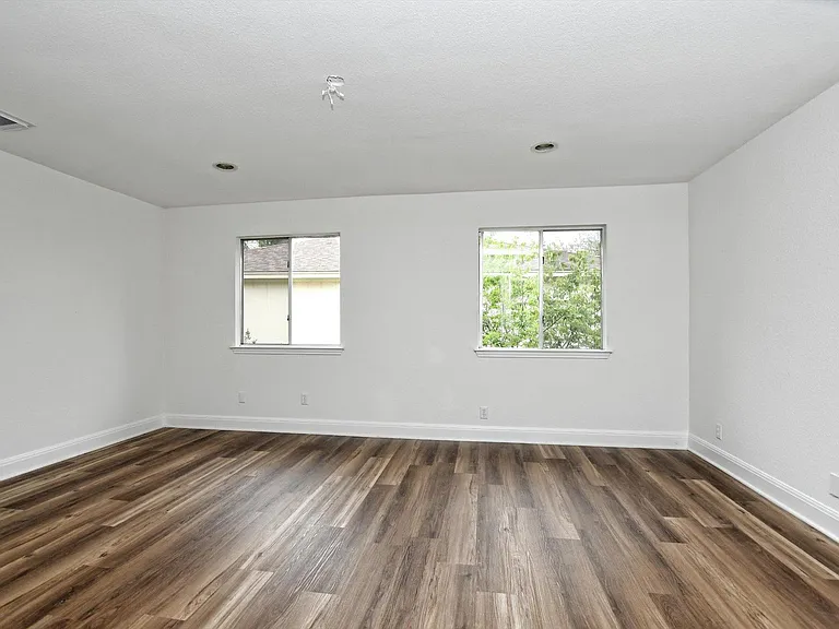 17607 Klamath Falls Dr — Photo 14
