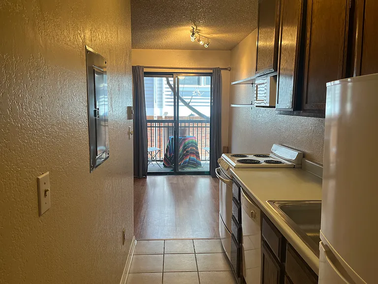 Kitchen/Balcony