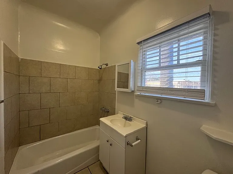 416 W Burnett St — Photo 6