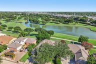 Fairlakes Dr-S0509-053.jpg