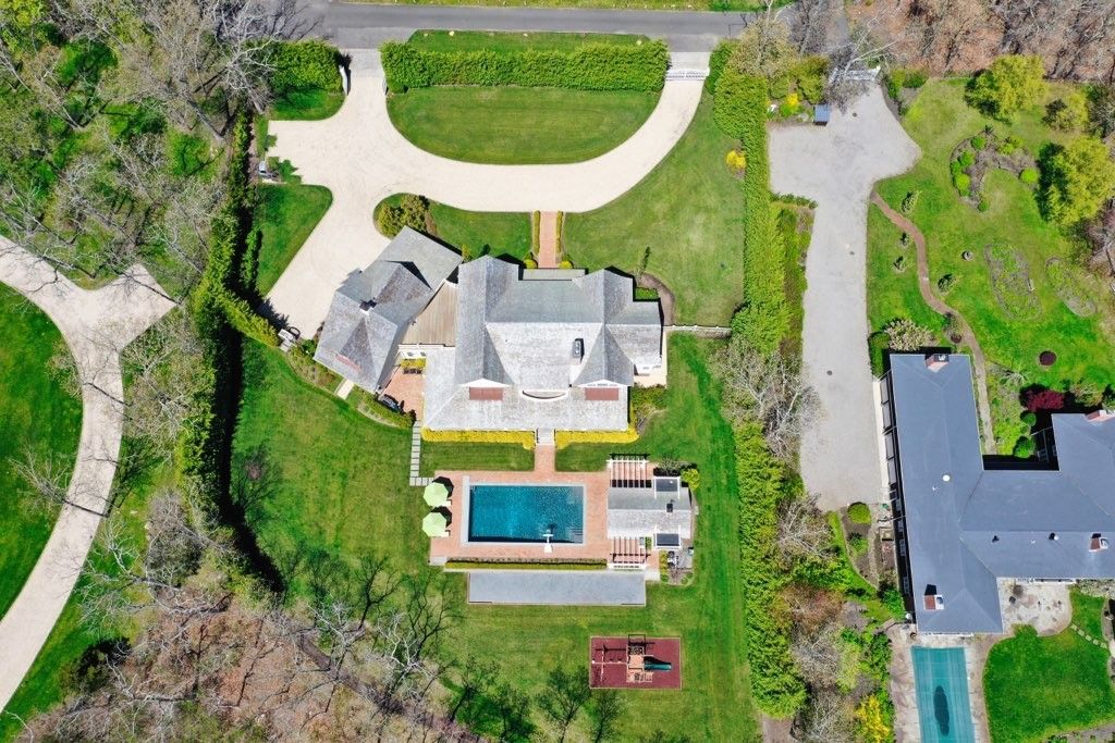 28 Bay Rd, Quogue, NY 11959 Out East