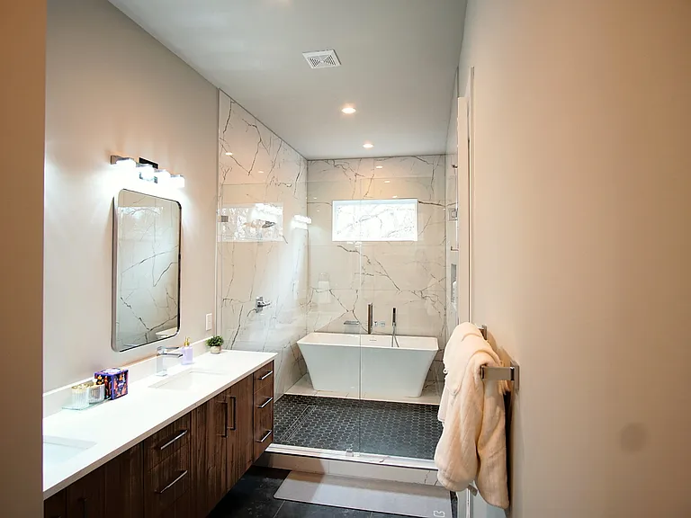 2228 Wycliff Ave — Photo 13