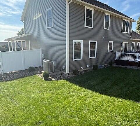 5th image of 490 Jefferson St
