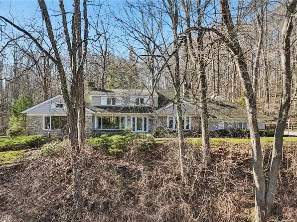 14880 Hillbrook Dr, Chagrin Falls, OH 44022