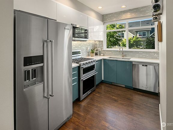 5th image of 2373 NE Park Drive