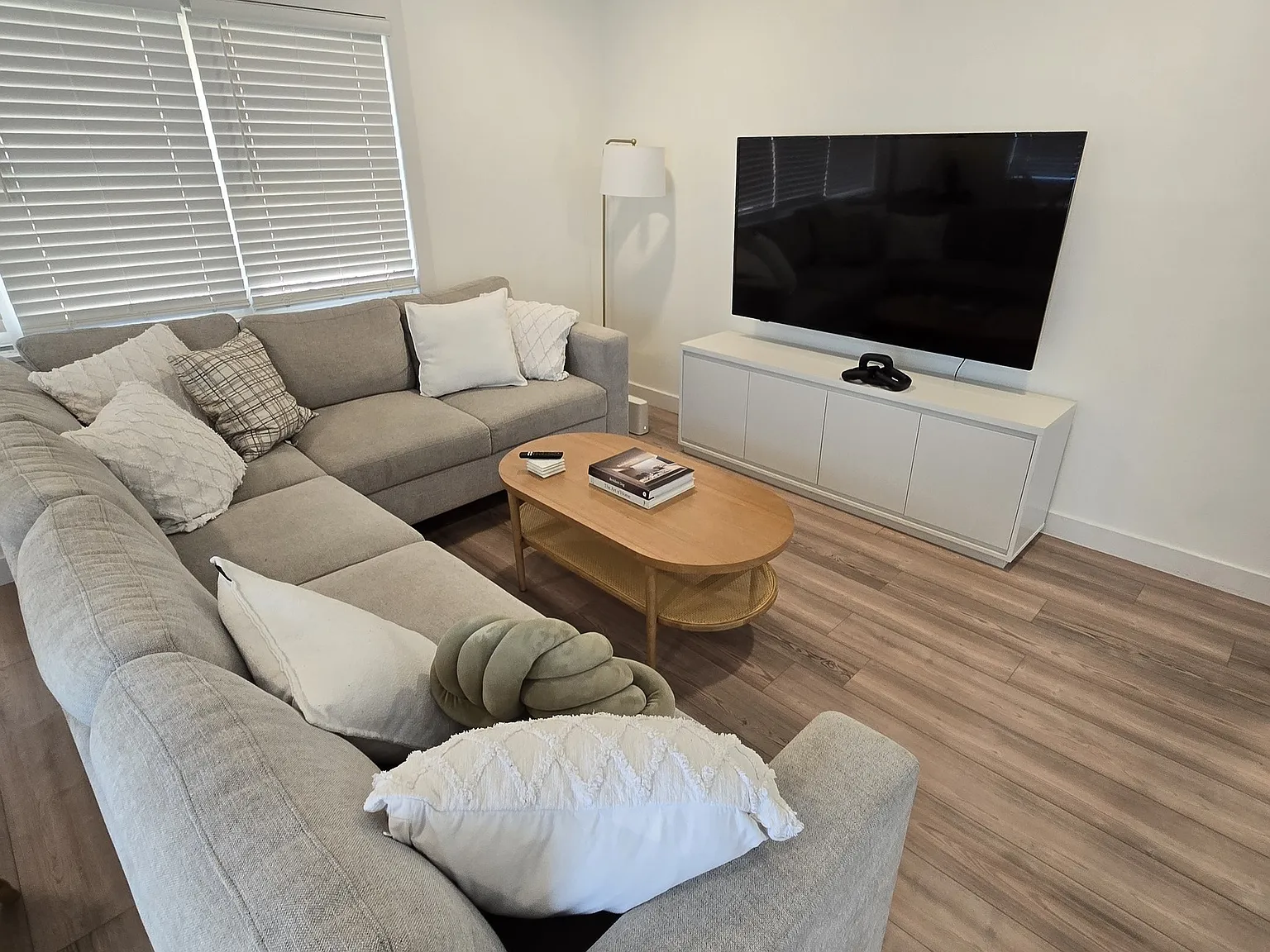 3 bed, 2.0 bath, 1025 sqft, $2,200 — Photo 3