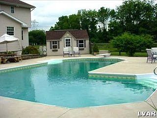 2nd image of 880 Lahr Rd