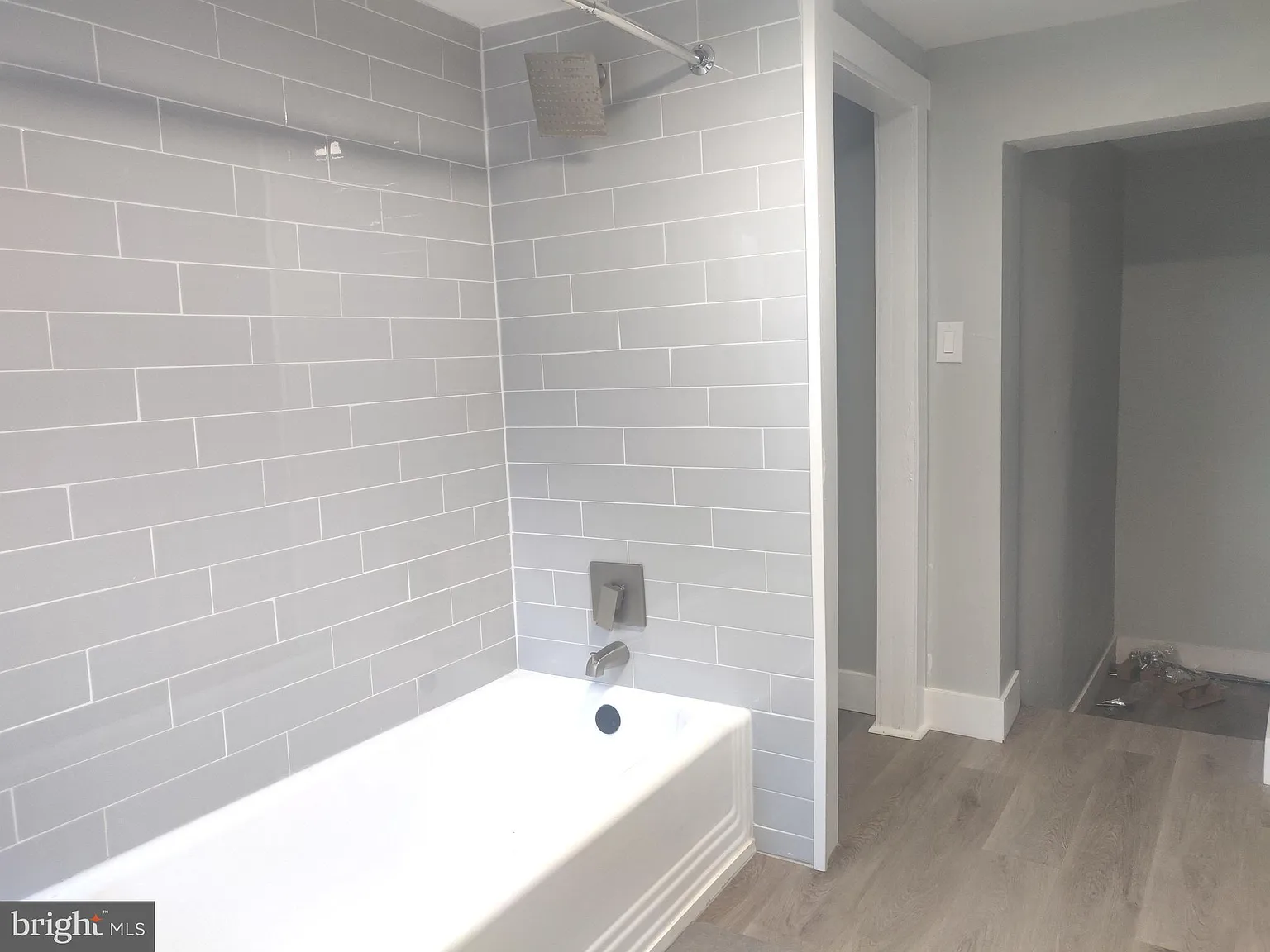 2 bed, 3025 sqft, $1,000 — Photo 4