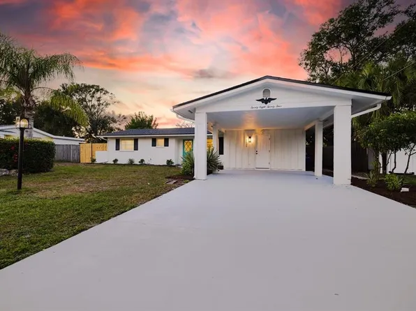 2824 Woodcrest Dr, Sarasota, FL 34239